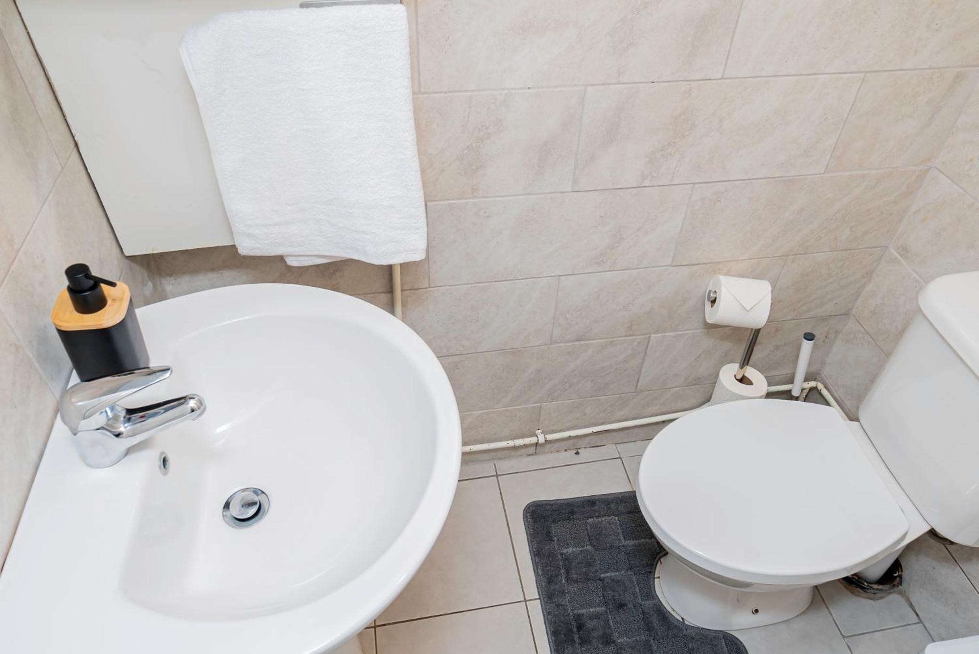 Charming 2-Bedroom Flat With A Garden And Free Parking At Abingdon Oxford Esterno foto